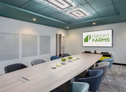 創(chuàng)建全球基礎設施的辦公室裝修設計空間是如何打造的——Freight Farms